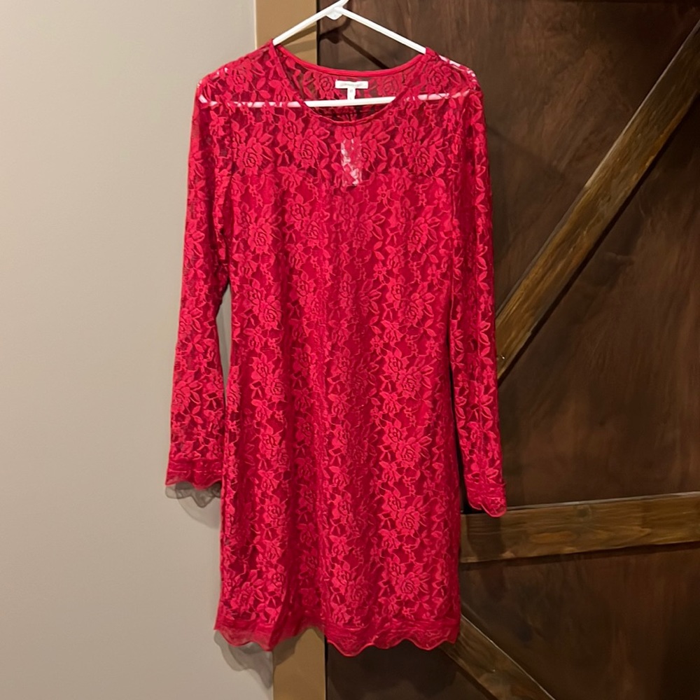 Beautiful lace dress!